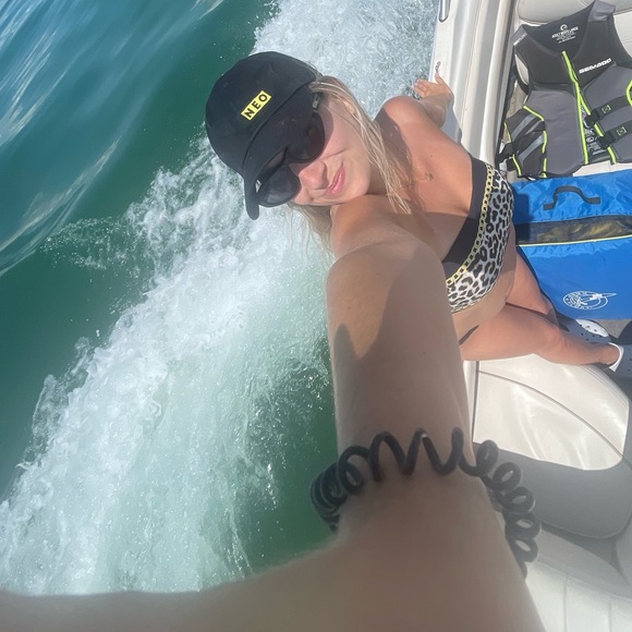 Meet your Posher, Elizabeth - Picture 2 of 9